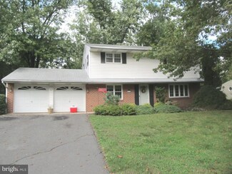 107 Stillwell Rd, Kendall Park, NJ 08824