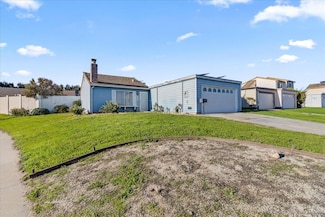 1607 Cuevas Cir, Salinas, CA 93906