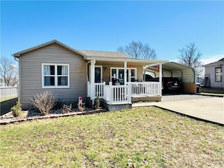 501 N 2nd St, Savannah, MO 64485