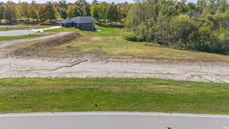1909 Golfview Dr Unit 111, Auburn, IN 46706
