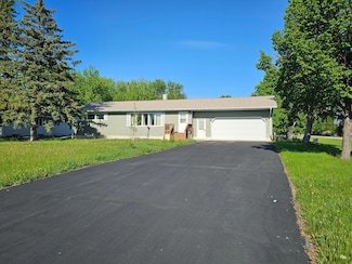 302 Sherwood Ave N, Thief River Falls, MN 56701