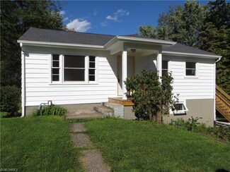 241 Jefferson St E, Hartville, OH 44632