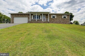 1292 Hollywell Ave, Chambersburg, PA 17201