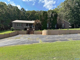 234 N Greenway Dr, Trinity, AL 35673