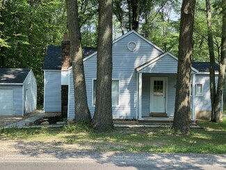 423 E 88th St, Newaygo, MI 49337