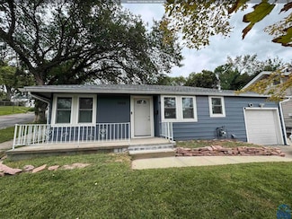 2020 McDonald St, Sioux City, IA 51104