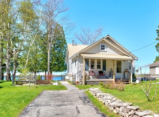 546 W Gulliver Lake Rd, Gulliver, MI 49840