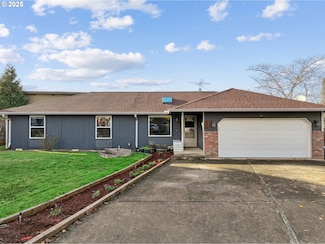 1005 NW Cazadero Ct, Estacada, OR 97023