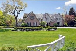 17 Country Ln, Northfield, IL 60093