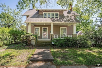 2208 Massachusetts St, Lawrence, KS 66046