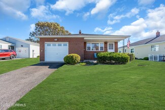 13 Seville Place, Toms River, NJ 08757