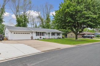 704 Highland Dr, New Prague, MN 56071