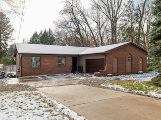 216 Beckwith Dr, Battle Creek, MI 49015