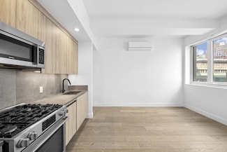 24-16 Queens Plaza S Unit 3-G, Long Island City, NY 11101