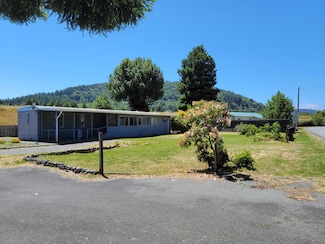 390 Terwer Riffle Rd, Klamath, CA 95548