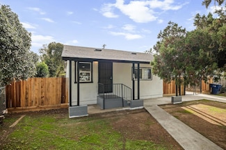 741 W Myers Ave, Fresno, CA 93706