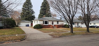 2215 7th St S, Moorhead, MN 56560