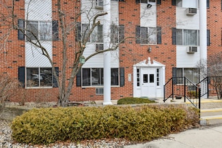 255 Elmwood Ave Unit 205, Lake Geneva, WI 53147