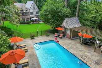 3 Murray Hill Rd, Scarsdale, NY 10583