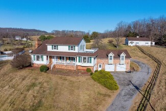 370 Walnut Hills Rd, Staunton, VA 24401