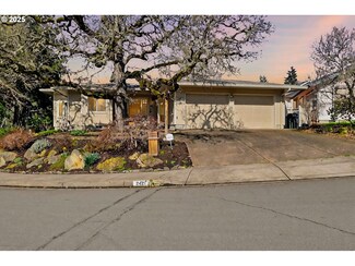 2421 Greiner St, Eugene, OR 97405