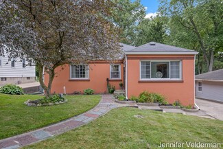 1106 Emerald Ave NE, Grand Rapids, MI 49503