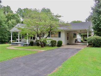 2329 Westover Dr, Reidsville, NC 27320