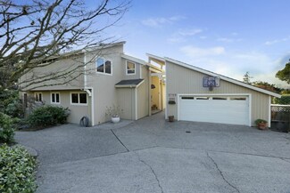 2729 95th Ave NE, Clyde Hill, WA 98004