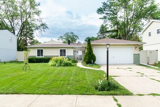 1805 E Maya Ln, Mount Prospect, IL 60056