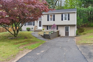 24 Westbanks Ct, Springfield, MA 01118