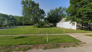 212 Sycamore St E, Three Oaks, MI 49128