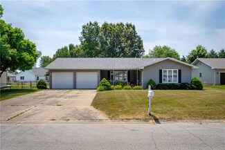 525 Ventura Dr, Forsyth, IL 62535