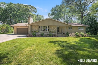 702 W Wedgewood Dr, Muskegon, MI 49445