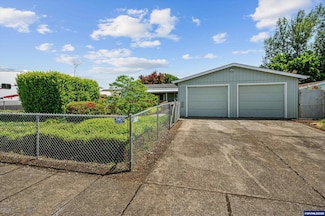 420 NE Dallas Dr, Dallas, OR 97338