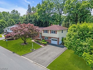 8 Delmar Ave, Cresskill, NJ 07626