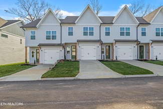 8425 Whisper Ln, Powell, TN 37849