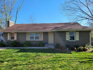 210 Hallbrook Dr, Clarksville, TN 37042