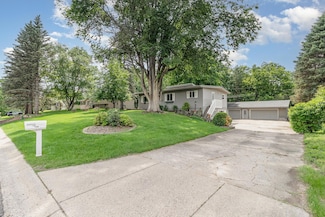 7286 Prairie View Dr, Eden Prairie, MN 55346