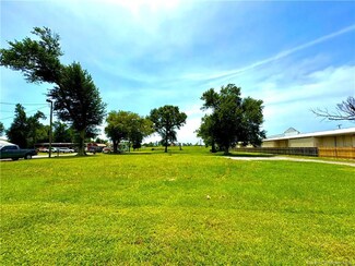 1718 E Prien Lake Rd, Lake Charles, LA 70601