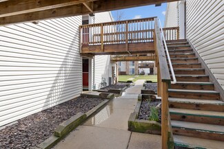 1975 Kenilworth Cir Unit B, Hoffman Estates, IL 60169