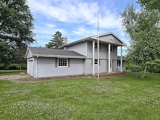 S41W26893 Oak Grove Ln, Waukesha, WI 53189