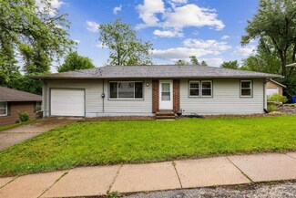 1349 Highwood Dr NW, Cedar Rapids, IA 52405