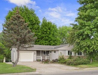615 9th Ave SW, Faribault, MN 55021