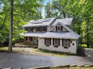359 E Shore Dr, East Stroudsburg, PA 18301