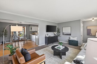 319 Jefferson Ave S, Hopkins, MN 55343