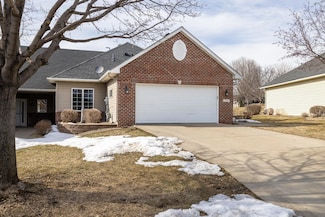 326 Summit Point Dr, Hastings, MN 55033