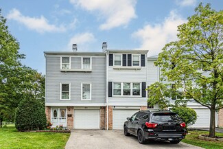 931 Banbury Ct Unit 4, Schaumburg, IL 60194