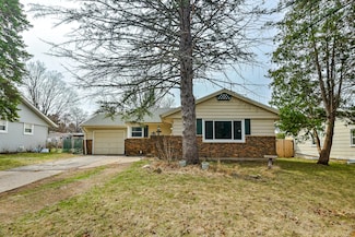 1904 Wisteria Rd, Rockford, IL 61107