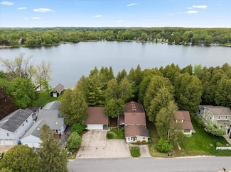 1324 W Green Lake Dr, West Bend, WI 53090