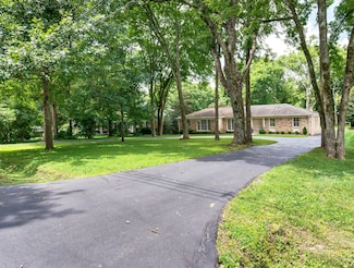 703 Woodleigh Dr, Nashville, TN 37215